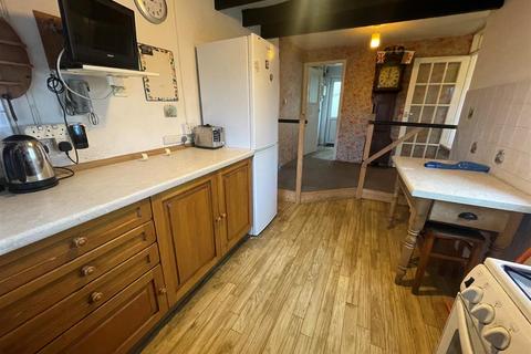 Broom Cottage, 5 Lando Road, Pembrey, Burry Port, SA16 0UW