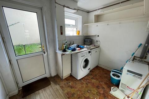 Broom Cottage, 5 Lando Road, Pembrey, Burry Port, SA16 0UW