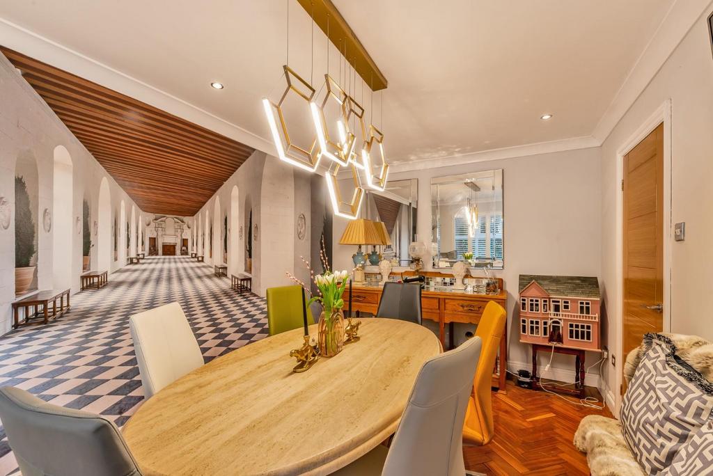 8550541-interior10.jpg