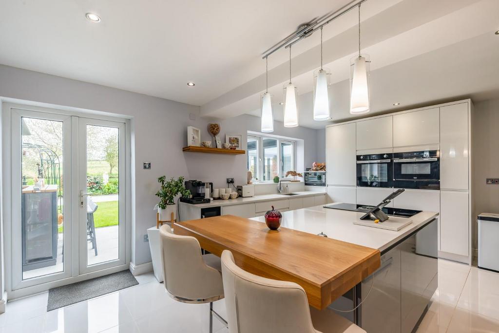 8550541-interior20.jpg