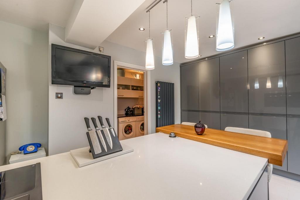 8550541-interior22.jpg