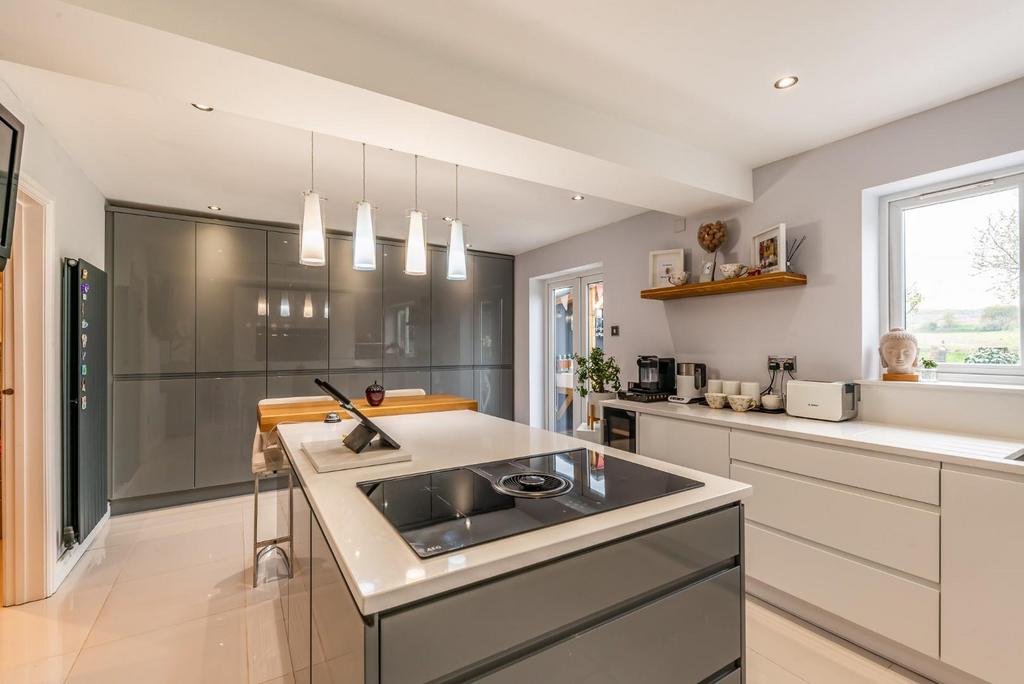 8550541-interior17.jpg