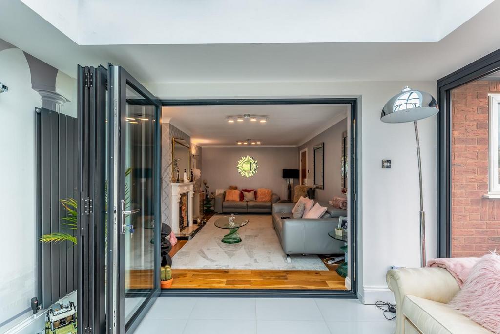8550541-interior16.jpg