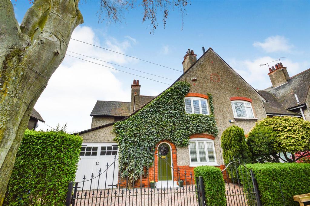 Beech Avenue, Garden Village, Hull 4 bed end of terrace house £280,000