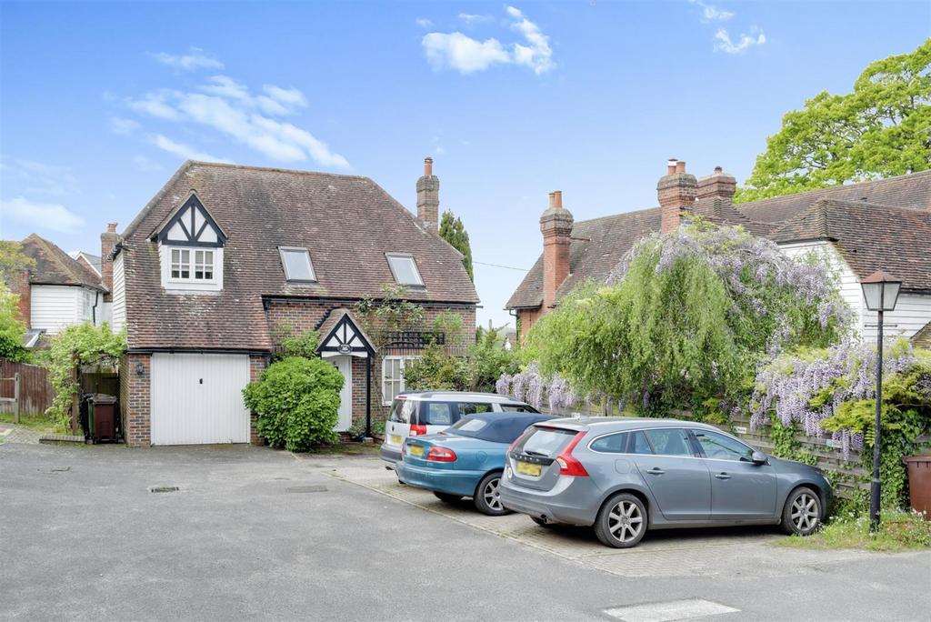 Six Bells Mews, Northiam 3 bed detached house for sale £495,000