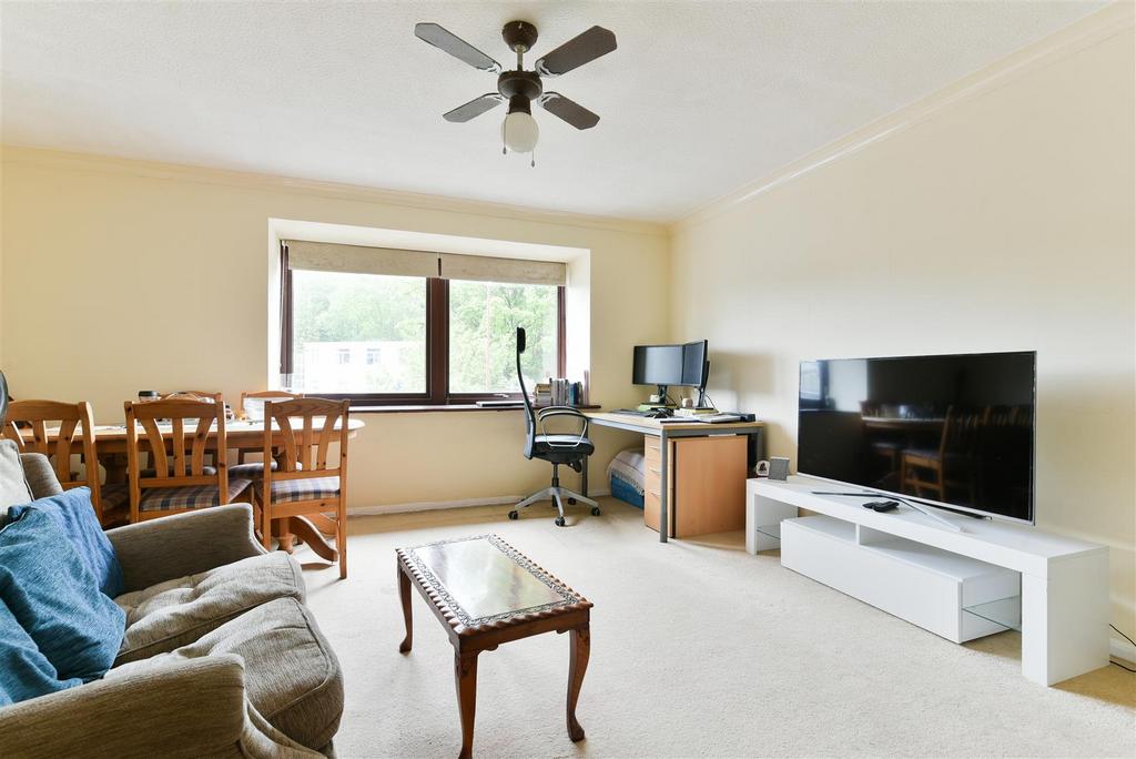 Brook Road, Redhill 1 bed apartment £1,050 pcm (£242 pw)