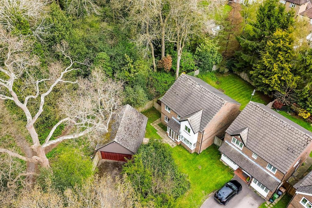 Linden Close, Tadworth 4 bed detached house for sale £800,000