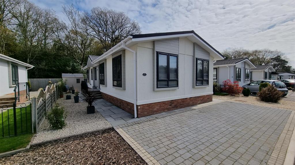 Juggins Lane, Earlswood, Solihull 2 bed park home for sale £240,000