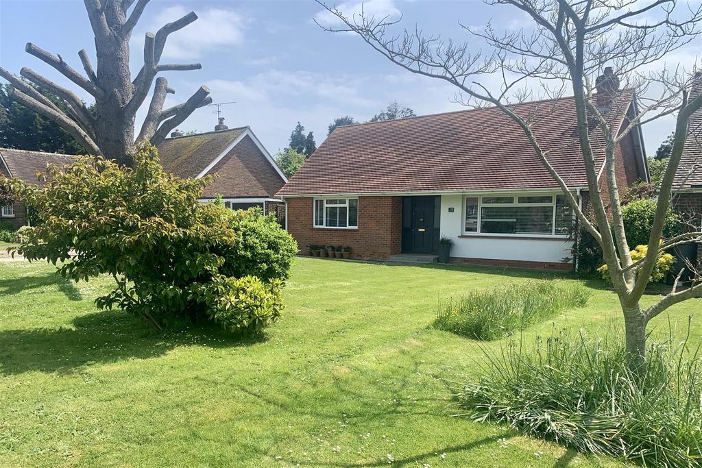 Henty Close, Walberton 4 bed detached bungalow £635,000