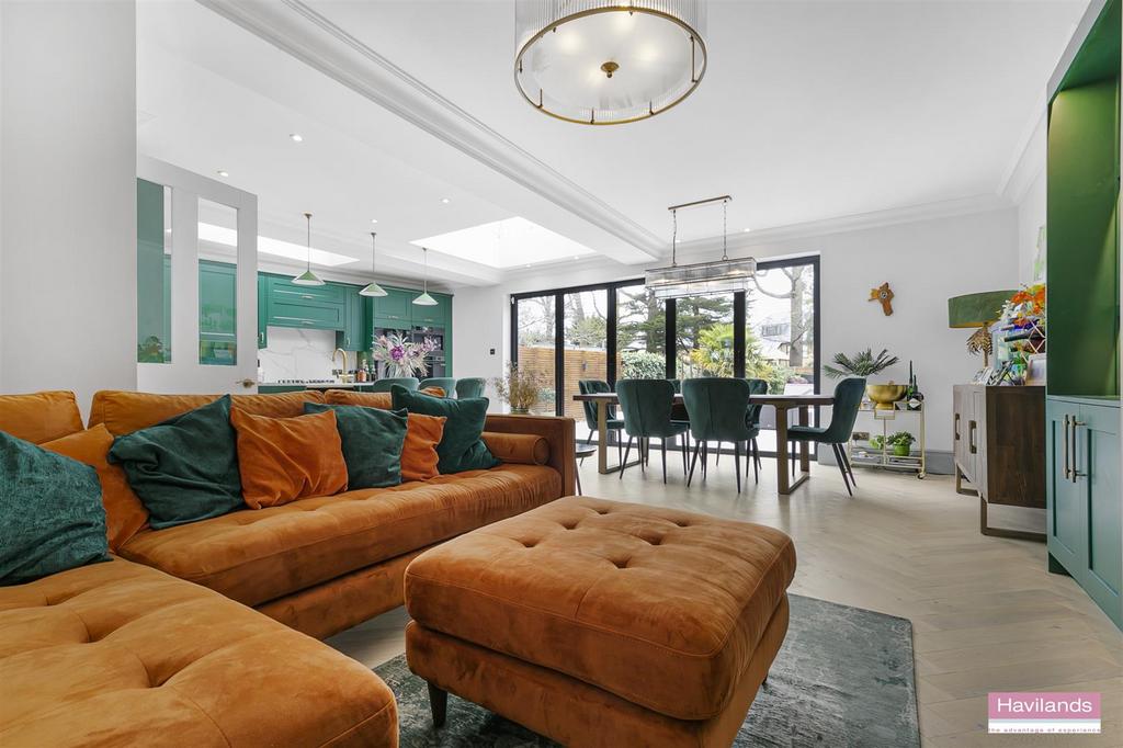 Woodcroft, Winchmore Hill, N21 4 bed semidetached house £1,600,000