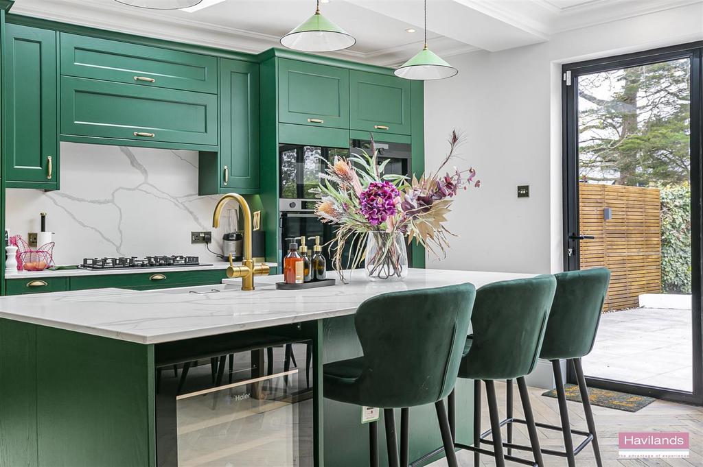 Woodcroft, Winchmore Hill, N21 4 bed semidetached house £1,600,000