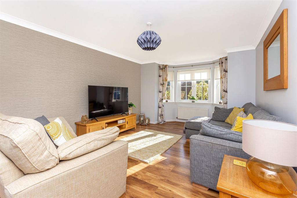 45 Vorlich Way, Dunfermline, KY11 8JB 4 bed detached house £310,000