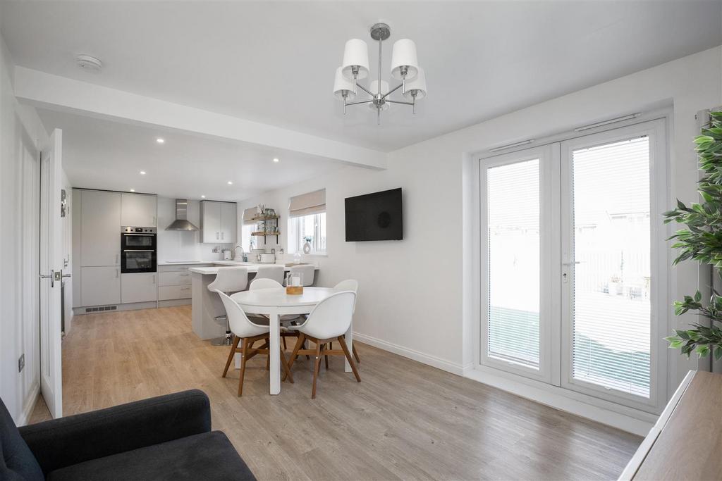 7 Mc Pherson Avenue 11.jpg
