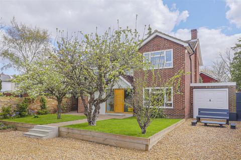 4 bedroom detached house to rent, High Road, Broxbourne, Hertfordshire