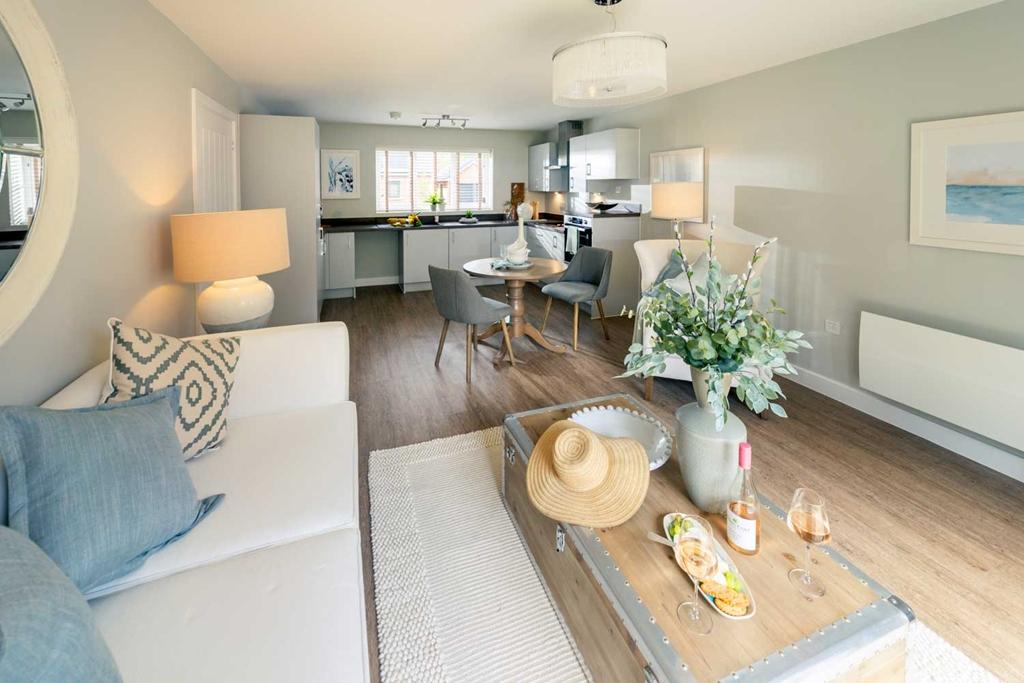 Hotchkin Gardens Show Bungalow - Living Room