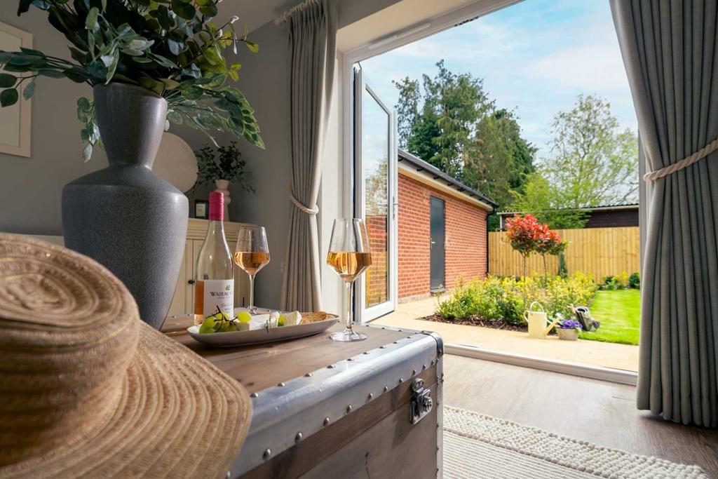 Hotchkin Gardens Show Bungalow - Living Room