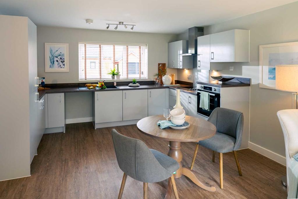 Hotchkin Gardens Show Bungalow - Kitchen