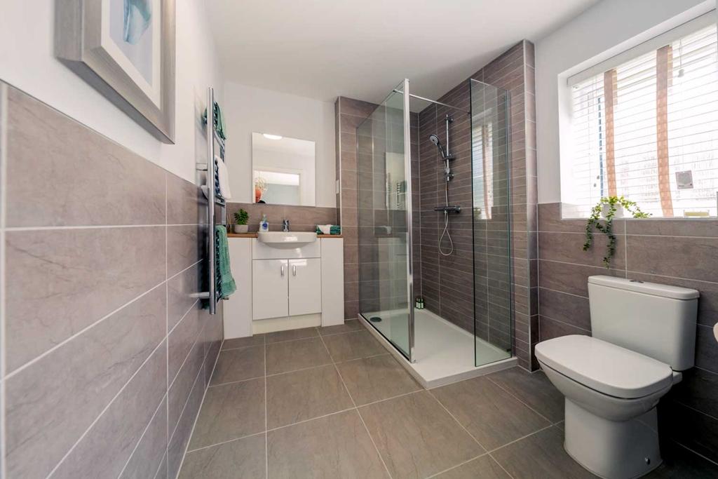 Hotchkin Gardens Show Bungalow - Shower Room