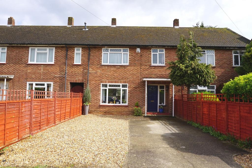 Glen Road, Chessington, Surrey. KT9 1HE 3 bed terraced house for sale £500,000