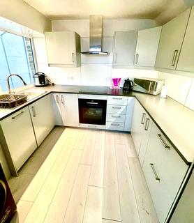 14 Thornes Park, Shipley, BD18 1BH