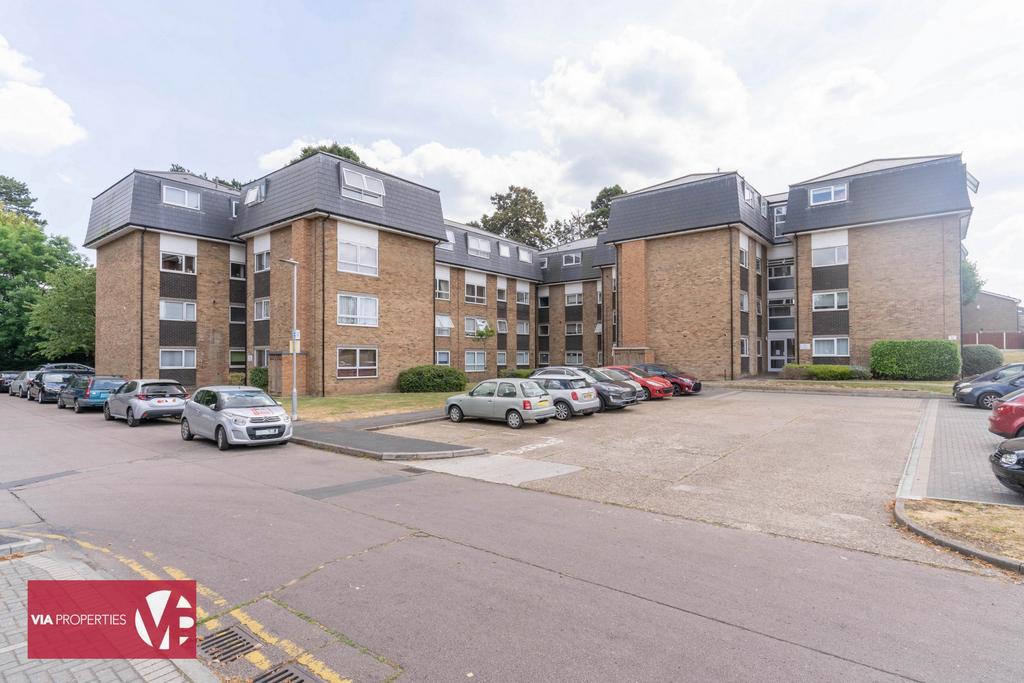 Lampits, Hoddesdon EN11 2 bed apartment £1,250 pcm (£288 pw)