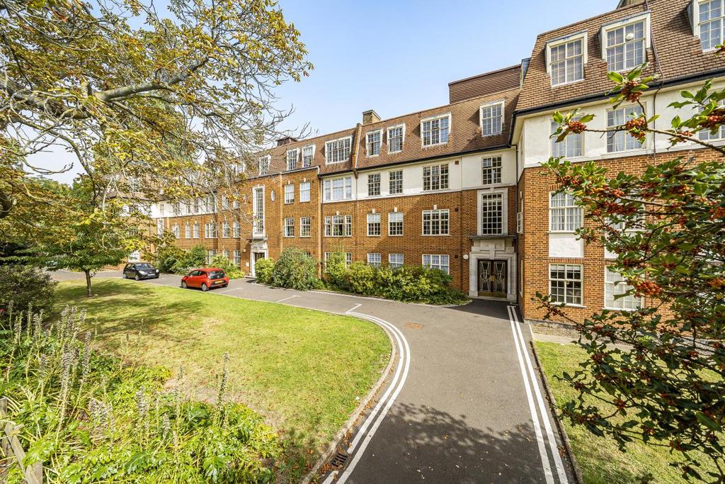 Belmont Grove, Blackheath 2 bed flat for sale £460,000