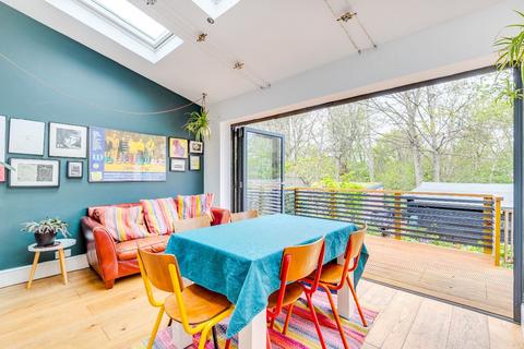 251 Fulwell Park Avenue, Twickenham, TW2 5HD