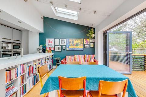 251 Fulwell Park Avenue, Twickenham, TW2 5HD