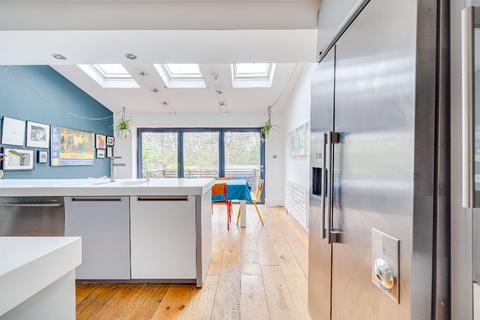 251 Fulwell Park Avenue, Twickenham, TW2 5HD