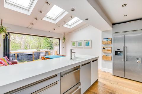 251 Fulwell Park Avenue, Twickenham, TW2 5HD