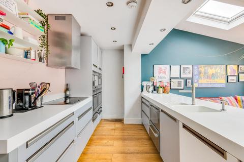 251 Fulwell Park Avenue, Twickenham, TW2 5HD
