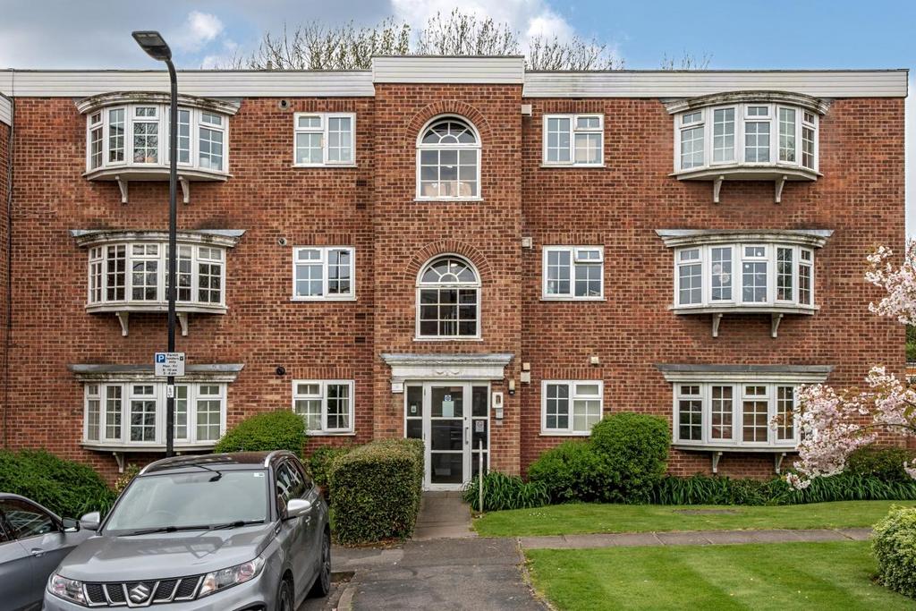 Bispham Road, Park Royal 2 bed flat for sale £425,000