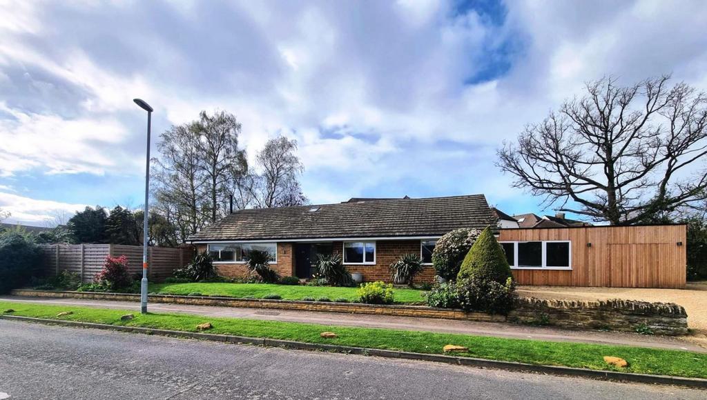 Favell Way, Weston Favell Village, Northampton NN3 3BZ 4 bed detached