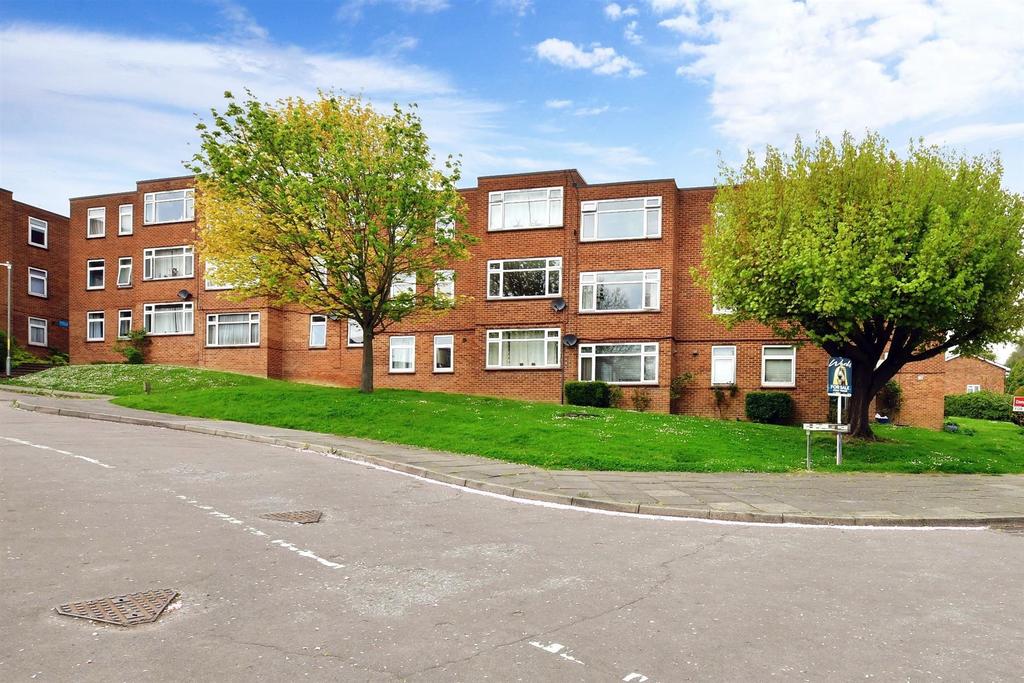 Halstead Close, Canterbury, Kent 2 bed flat for sale £175,000