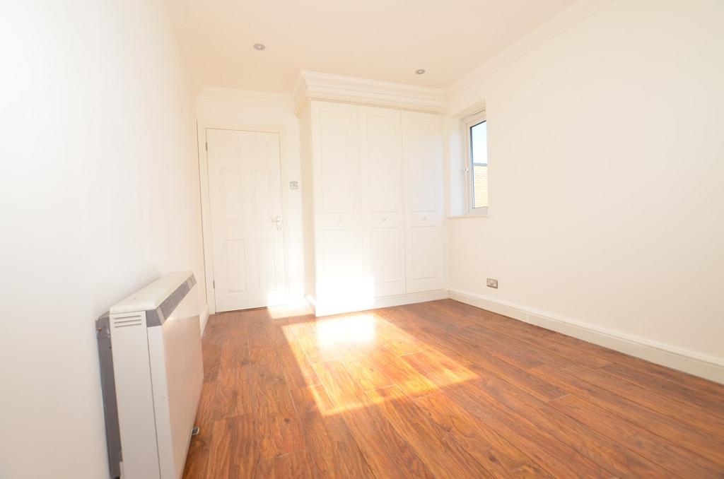 Halstead Close, Canterbury, Kent 2 bed flat for sale £160,000