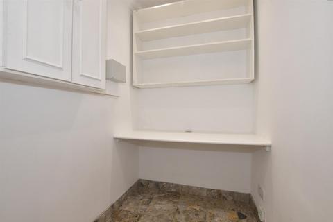 35 Halstead Close, Canterbury, CT2 7UD