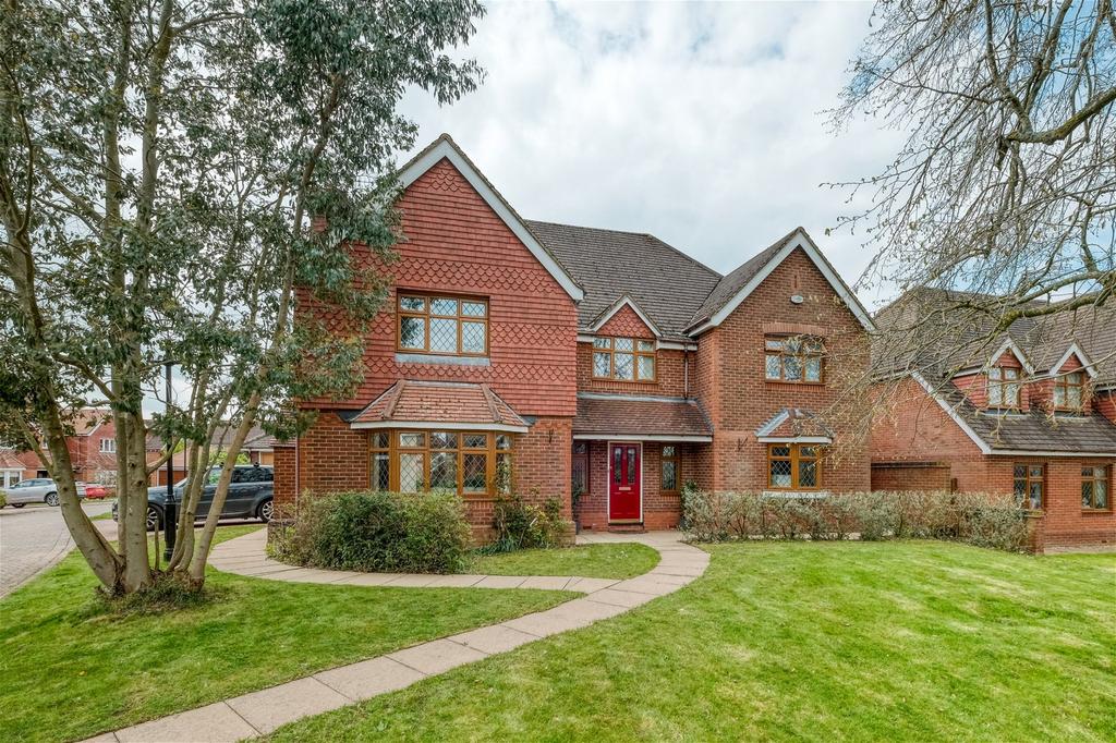 Greyfriars Drive, Bromsgrove, B61 7LF 5 bed detached house £850,000