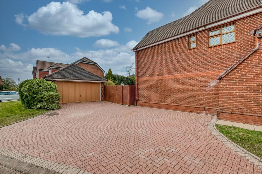 Greyfriars Drive, Bromsgrove, B61 7LF 5 bed detached house £850,000