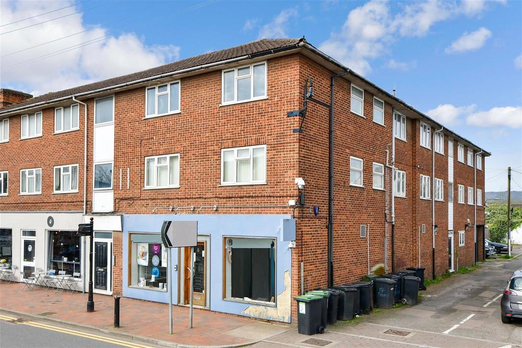 Chapel Road, Snodland, Kent 3 bed flat for sale £200,000