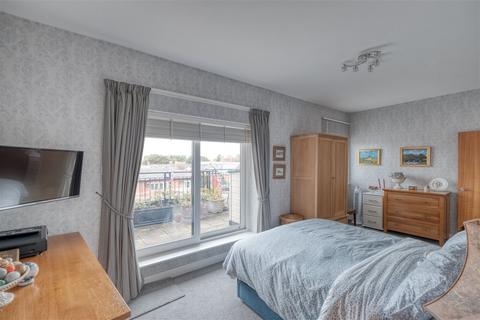 20 Diglis Court, Worcester, WR5 3BF