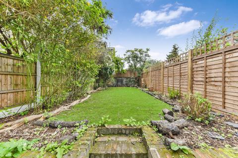 19 Ashenden Road, London, E5 0DP