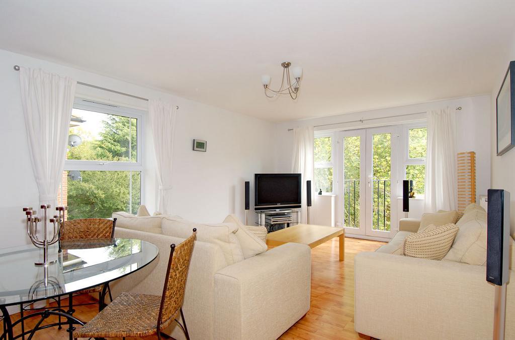 The Avenue Beckenham BR3 2 bed flat £1,750 pcm (£404 pw)