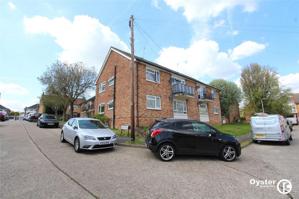 Farmlands, Pinner, HA5 2 bed apartment £1,475 pcm (£340 pw)