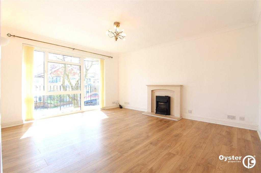 Farmlands, Pinner, HA5 2 bed apartment £1,475 pcm (£340 pw)