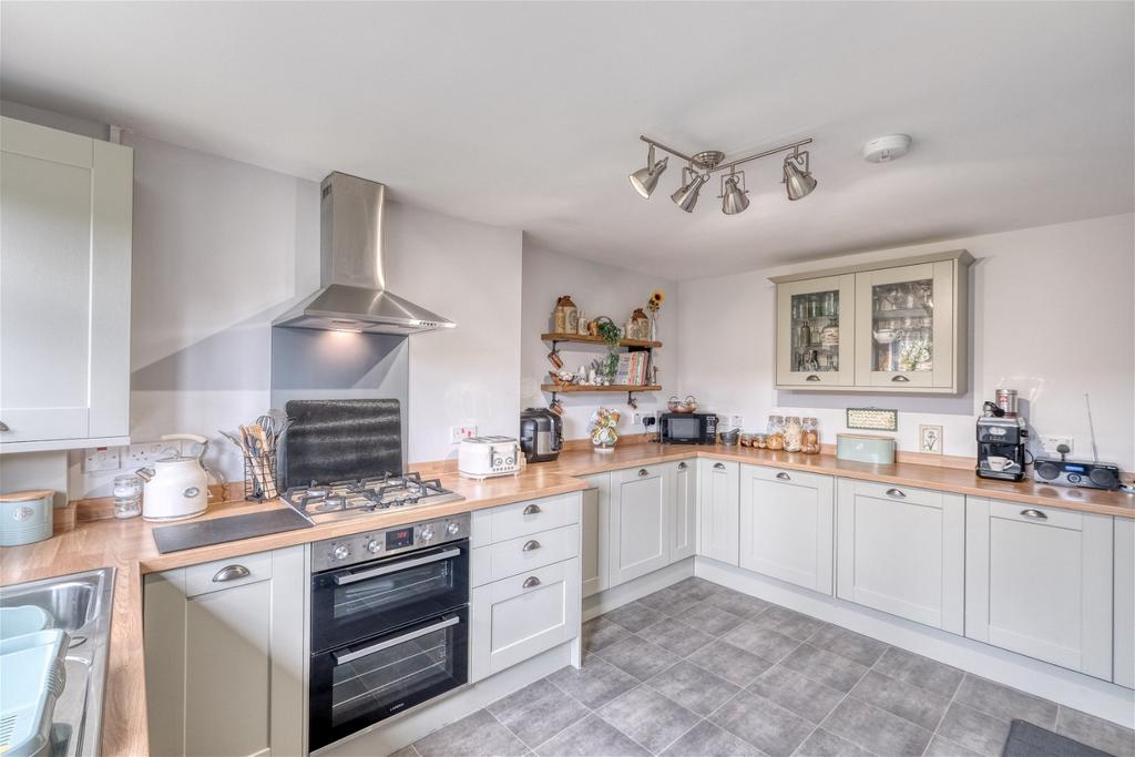 Moorlands Drive, Shirley, Solihull, B90 3QY 3 bed terraced house £365,000