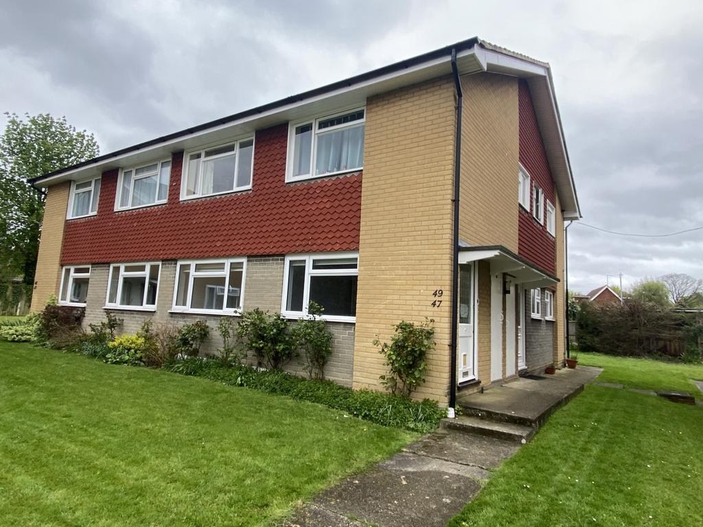 Glebe Way Whitstable CT5 2 bed flat £1,000 pcm (£231 pw)