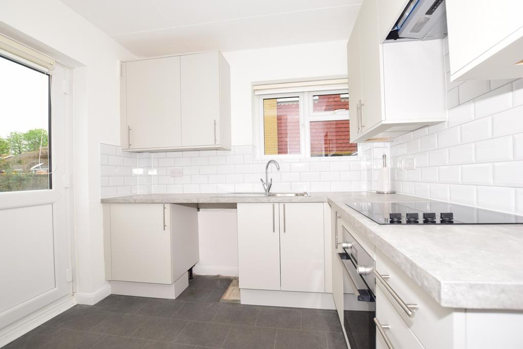 Glebe Way Whitstable CT5 2 bed flat £1,000 pcm (£231 pw)