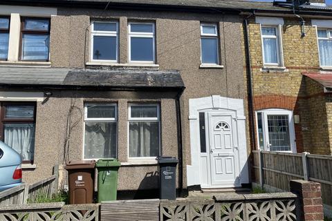 4 bedroom terraced house to rent, Westminster Gardens, Barking IG11