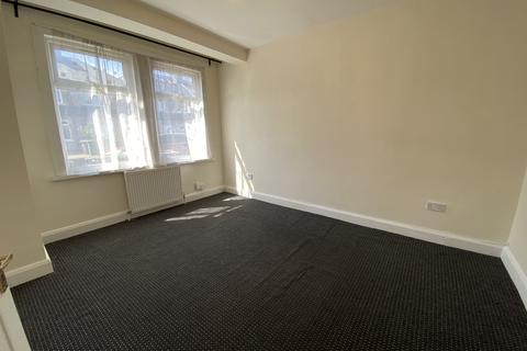 4 bedroom terraced house to rent, Westminster Gardens, Barking IG11