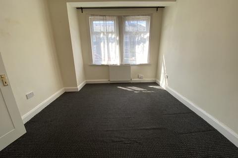 4 bedroom terraced house to rent, Westminster Gardens, Barking IG11